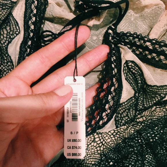 NWT VS lingerie - Picture 7 of 7